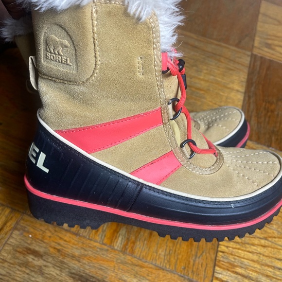 SOREL TIVOLI WAYERPROOF SUEDE BOOTS SIZE 5 - Picture 3 of 7